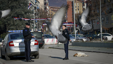 Serbija pradėjo šalinti barikadas