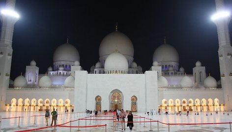 Viena garsiausių mečečių pasaulyje – Šeicho Zaedo mečetė Abu Dabyje