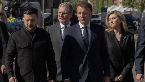 Volodymyras Zelenskis, Keiras Starmeris, Emmanuelis Macronas, Olena Zelenska / AFP