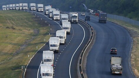 Rusijos &bdquo;humanitarinės pagalbos&ldquo; sunkvežimiai prie Voronežo miesto