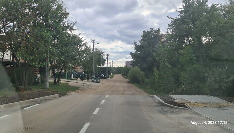 Dalis Akacijų gatvės Kaune asfaltuota, o kita dalis &ndash; žvyrkelis