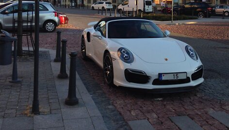 Įžūlus &bdquo;Porsche&ldquo; vairuotojas