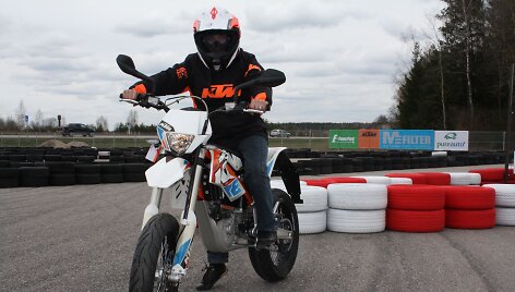 Elektra varomas KTM motociklas