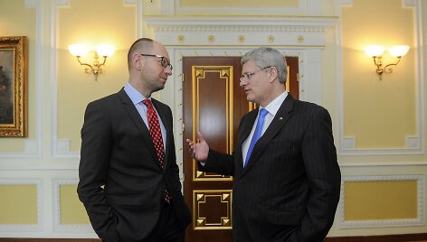Arsenijus Jaceniukas ir Stephenas Harperis