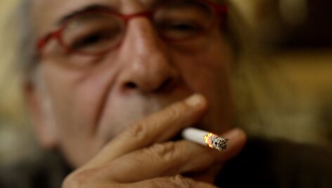 Graikai masi&scaron;kai nepaiso jau nuo 2009 metų galiojančio draudimo rūkyti vie&scaron;ose patalpose