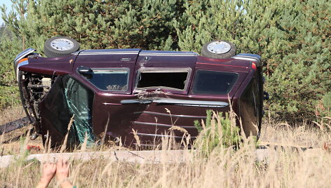 Trečiadienį, apie 11.40 val., kelyje Jurbarkas-Smalininkai nuo kelio nuvažiavo girto vairuotojo automobilis.