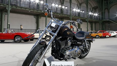 „Harley Davidson Dyna Super Glide“ su popiežiaus Pranciškaus parašu