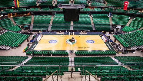 Žalgirio arena įspūdingai nusidažė žalia spalva