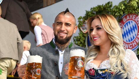 A.Vidalis ir kiti Miuncheno &bdquo;Bayern&ldquo; futbolininkai prie&scaron; kelias dienas apsilankė tradicinėje &bdquo;Oktoberfest&ldquo; &scaron;ventėje.