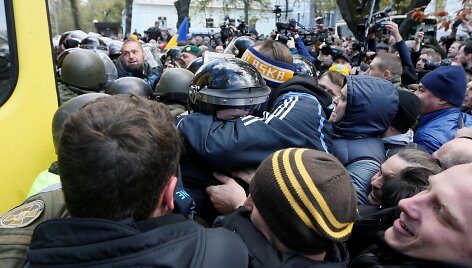 Kijeve tęsiasi protestai prie&scaron; esą korumpuotą valdžią
