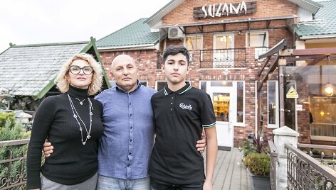 Suzana ir Gračikas Simonianai su sūnumi