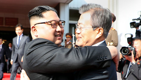 Naujasis Kim Jong Uno ir Moon Jae-ino susitikimas