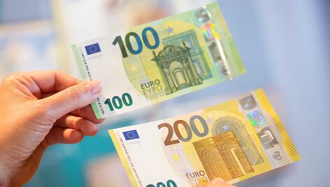 Pristatyti naujosios serijos &bdquo;Europa&ldquo; 100 ir 200 eurų banknotai