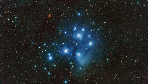Nr.1. Padrikasis Plejadu zvaigzdziu spiecius - tikra rudeninio dangaus puosmena_Nasa.gov