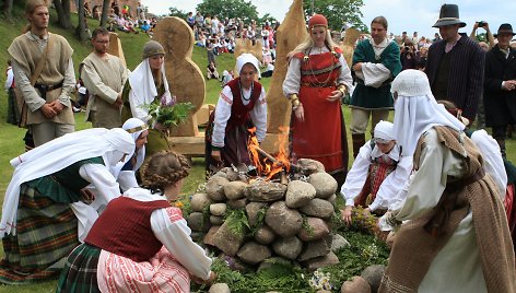 Folkloro diena. Aukuras