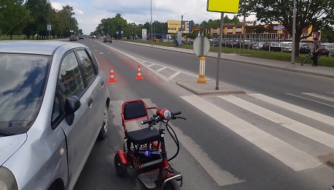 Kėdainiuose partrenktas per pėsčiųjų perėją vykęs neįgalusis