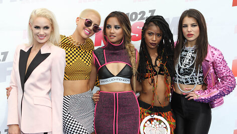 Merginų grupės G.R.L. narės (i&scaron; kairės): Lauren Bennett, Paula Van Oppen, Emmalyn Estrada, Simone Battle ir Natasha Slayton