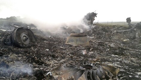Ukrainoje sudužęs Malaizijos laineris &bdquo;Boeing 777&ldquo; su 295 žmonėmis numu&scaron;tas i&scaron; Rusijos teritorijos?