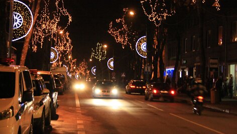 Palanga jau pasipuo&scaron;ė Kalėdų spalvomis