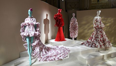 &bdquo;Giambattista Valli&ldquo; 2019&ndash;2020 m. rudens ir žiemos auk&scaron;tosios mados kolekcijos modeliai