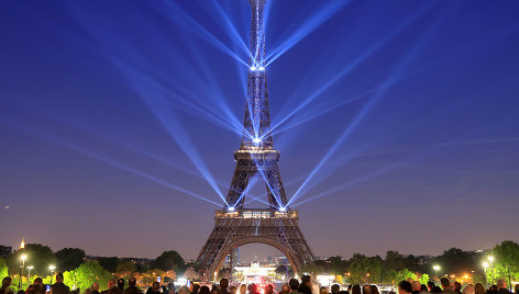 Eifelio bokštas švenčia 130-ąjį gimtadienį