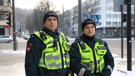 Kauno apskrities policijos pareigūnai Osvaldas Gudėnas ir Mantas Černiauskas