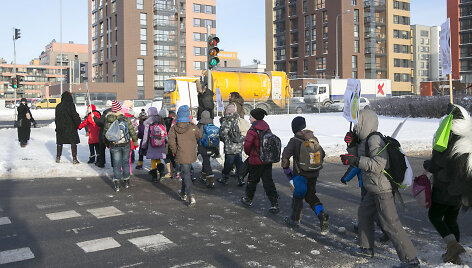 Akcija &bdquo;Žalią &scaron;viesą saugiam vaikų keliui į mokyklas&ldquo;
