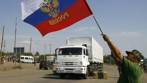 Rusijos „humanitarinės pagalbos“ sunkvežimiai be leidimo įvažiavo į Ukrainos teritoriją.