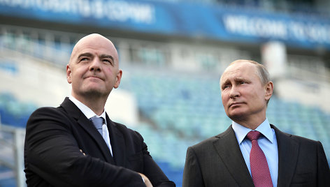 Giannis Infantino ir Vladimiras Putinas