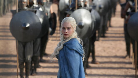 Emilia Clarke seriale &bdquo;Sostų karai&ldquo;
