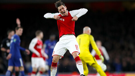 Londono &bdquo;Arsenal&ldquo; futbolininkai eliminavo &bdquo;Chelsea&ldquo; ir i&scaron;kopė į taurės finalą.