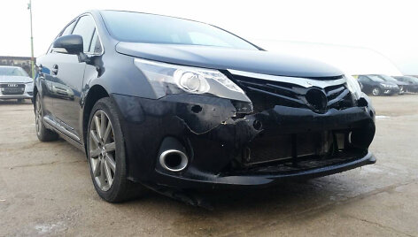 Vokietijoje sudaužyto ir į Lietuvą atkeliavusio &bdquo;Toyota Avensis&ldquo; būklė po avarijos