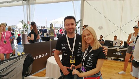 Dainius Matijo&scaron;aitis ir Monika Pitkauskaitė su sūnumi 