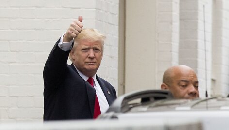 Donaldas Trumpas atvyksta į susitikimą su Paulu Ryanu