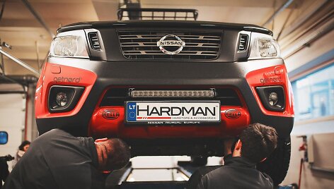 Nissan Navara papildomų žibintų montavimas 