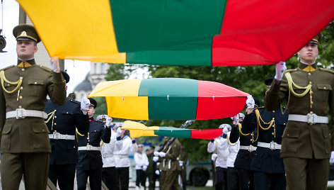 Valstybės vėliavos pakelimo ceremonija