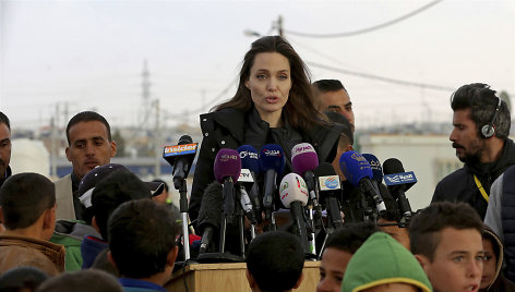 Angelina Jolie apsilankė pabėgėlių stovykloje Jordanijoje