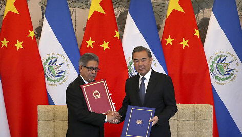 Carlosas Castaneda ir Wang Yi