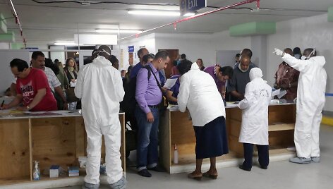 Patikrinimas Kenijos oro uoste nuo Ebola viruso