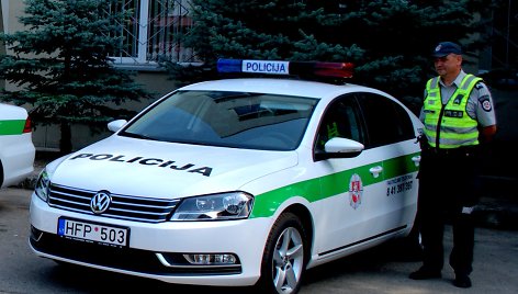 Radviliškio savivaldybės dovana policijai – trys automobiliai