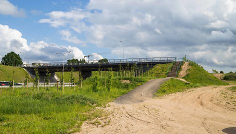 Vilniaus Helsinkio gatvėje – viadukas, kuris neveda niekur