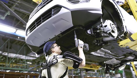 &bdquo;Ford&ldquo; automobilius surinkinės &bdquo;geležiniai žmonės&ldquo;