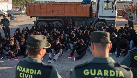 Ispanai ties Gibraltaro sąsiauriu jūroje i&scaron;gelbėjo 54 migrantus.