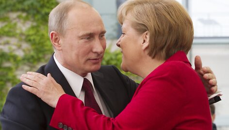 Rusijos prezidentas Vladimiras Putinas ir Vokietijos kanclerė Angela Merkel (2012 m.)