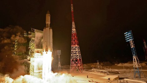 Į dangų kyla rusiška raketa „Angara“