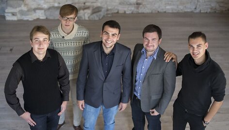 &bdquo;OziPay&ldquo; komanda. I&scaron; kairės: Gustas Pajarskas, Saulius Teodoras Budzinauskas, Gytenis Galkis, Bernardas Morkūnas ir Lukas Liaugminas