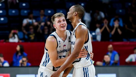 Luka Dončičius ir Anthony Randolphas 