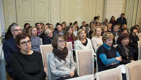 Nežinioje palikti pertvarkomos Kultūros ministerijos darbuotojai susitiko su vadovybe