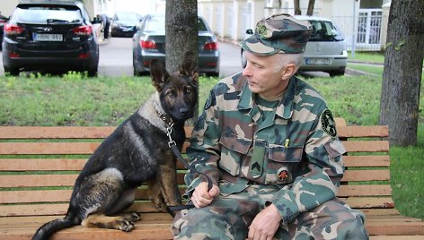 Pasieniečių tarnybinių šunų būryje – du jauni vokiečių aviganiai Luna ir Lordas bei olandų aviganiai Hana ir Herkus