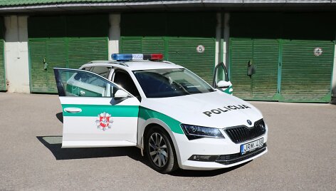 Alytaus policijos &bdquo;&Scaron;koda Superb&ldquo; su i&scaron;mania įranga